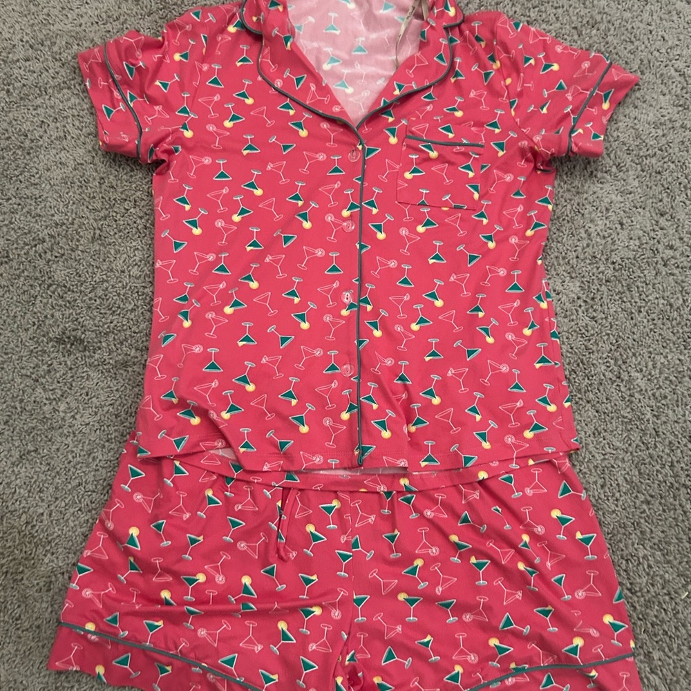 Red Cocktail Print Pajama Set

Brand new from Cracker Barrel giftshop